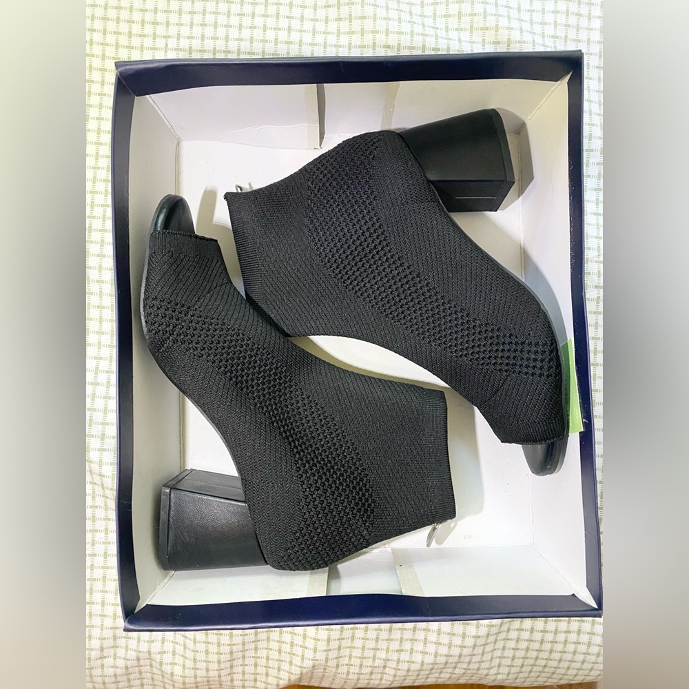 Adrienne Vittadini Boots Womens 6 M Back Zip Heeled Ankle Bootie Black Shoes
